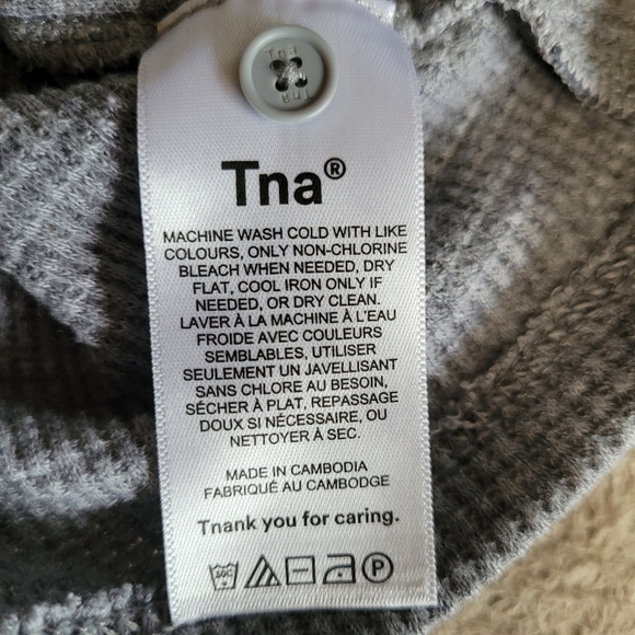 Aritzia TNA waffle knit Henley long sleeve shirt size large - Picture 11 of 12